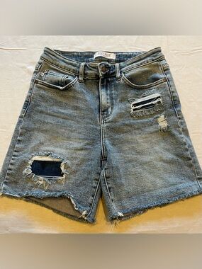 Judy Blue Light Wash Denim Shorts - 90’s style Mom Shorts